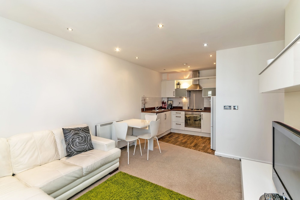 Racecourse Serviced Apartments