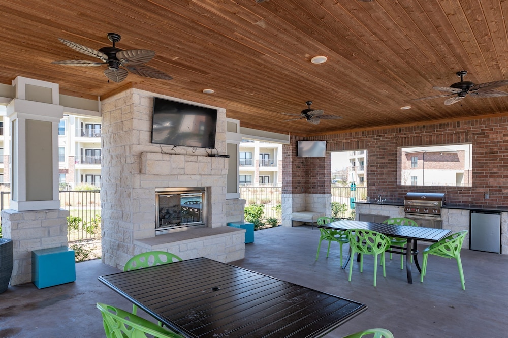 Landing Apartments - Grand Harbor
