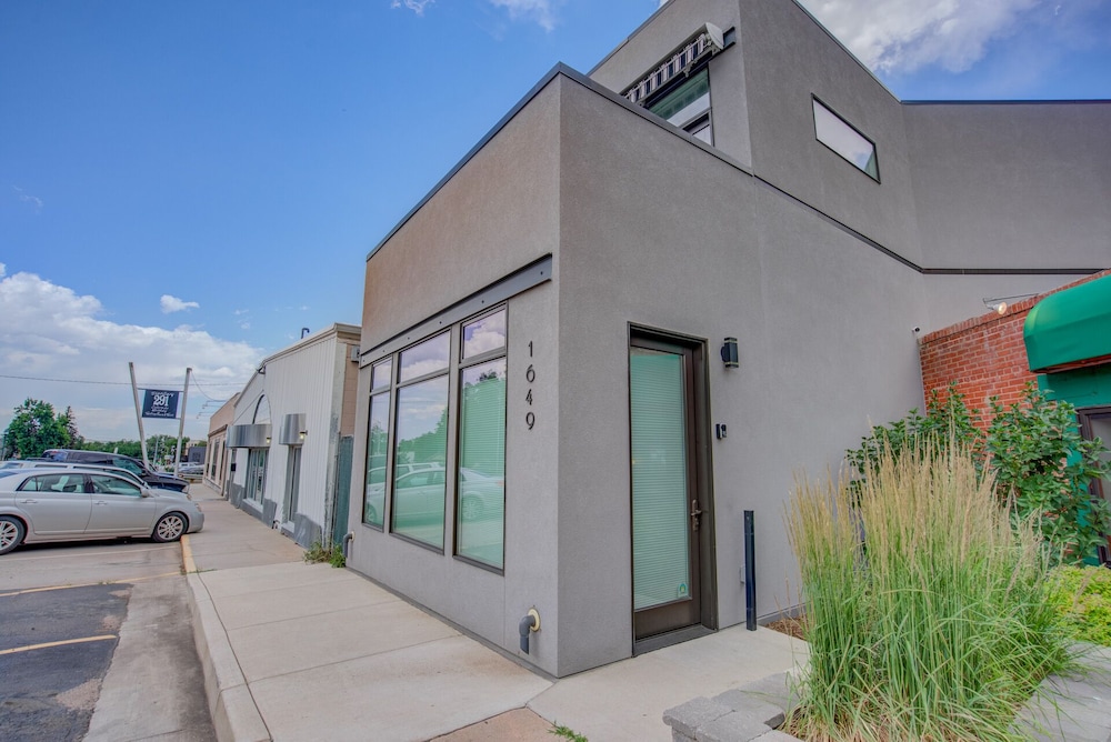 1BD Studio Downtown Close to Hiking W/ac! view 5