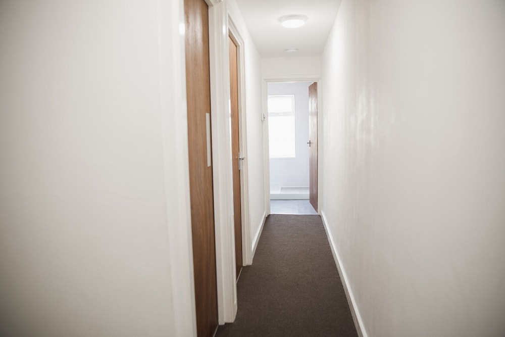 Leicester Vacations - Room in Guest Room - Big Size Room in Leicester City - Property Image 4
