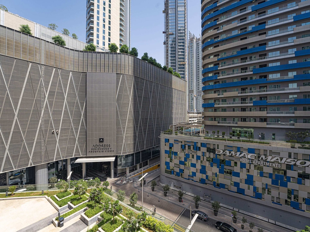 Luxe Apartments Near Dubai Mall, Burj Khalifa - Pool, Gym, & Parking