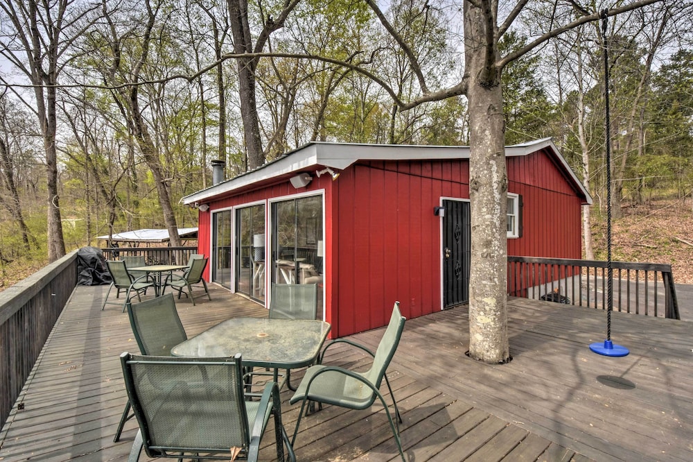 Lakefront Lavonia Cottage w/ 2-story Dock! - Property Image 12