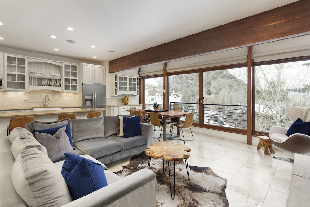 Durant Condominiums by Frias