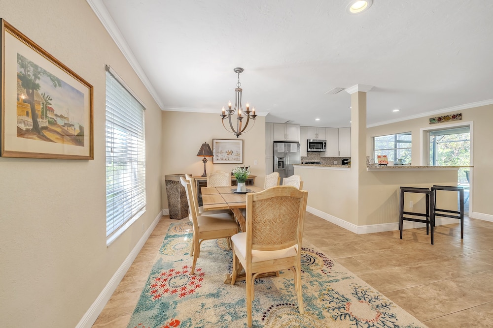 Beautiful Pool Home Near Siesta Key Beach 2 Bedroom Home