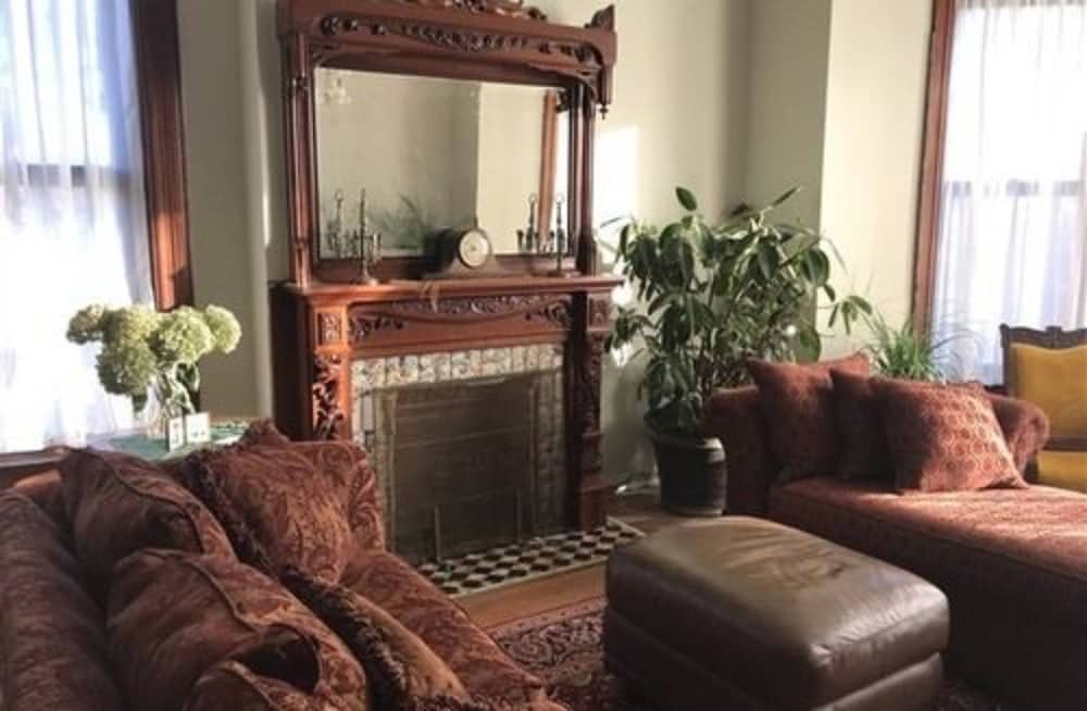 Vineyard Mansion & Carriage House Bed & Breakfast