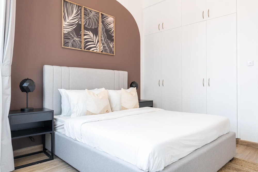 Dubai Marina - Stunning Huge 4 Bedroom Apts Near JBR - Gym - Pool - Parking by Sojo Stay
