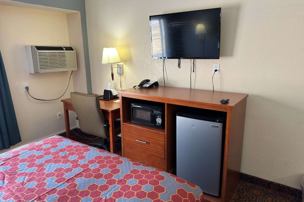 Econo Lodge - Property Image 5