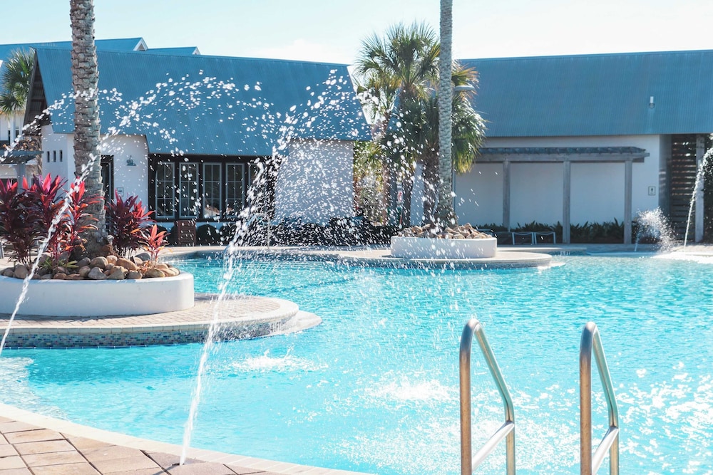 Arcade, Bar, Prominence Resort Pool and Gym Access, Close to Beach Sea Happy