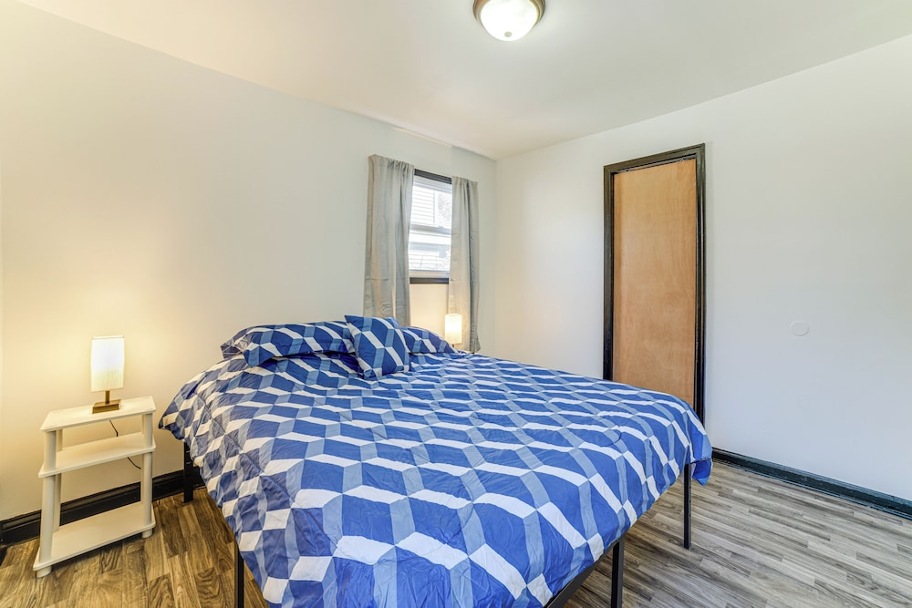 3 Mi to Hard Rock Casino: Charming Home in Gary!
