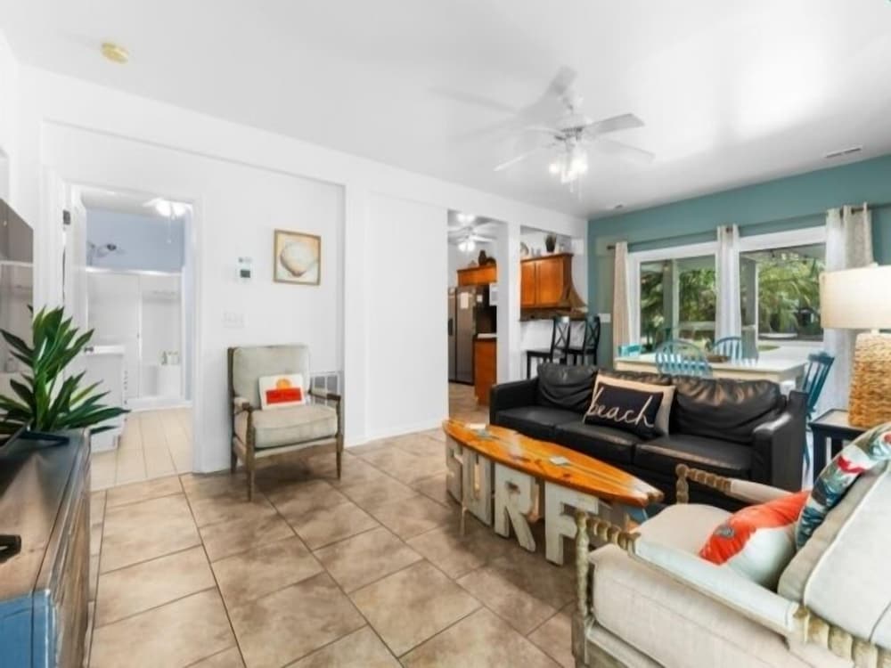 Atlantis Blue - Relaxing Beach Getaway Home Directly Across The Street From Beach Access! 5 Bedroom Home by RedAwning