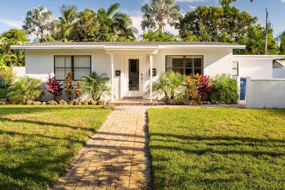 Spacious 3BR Home 2 Baths Amazing Pool Area