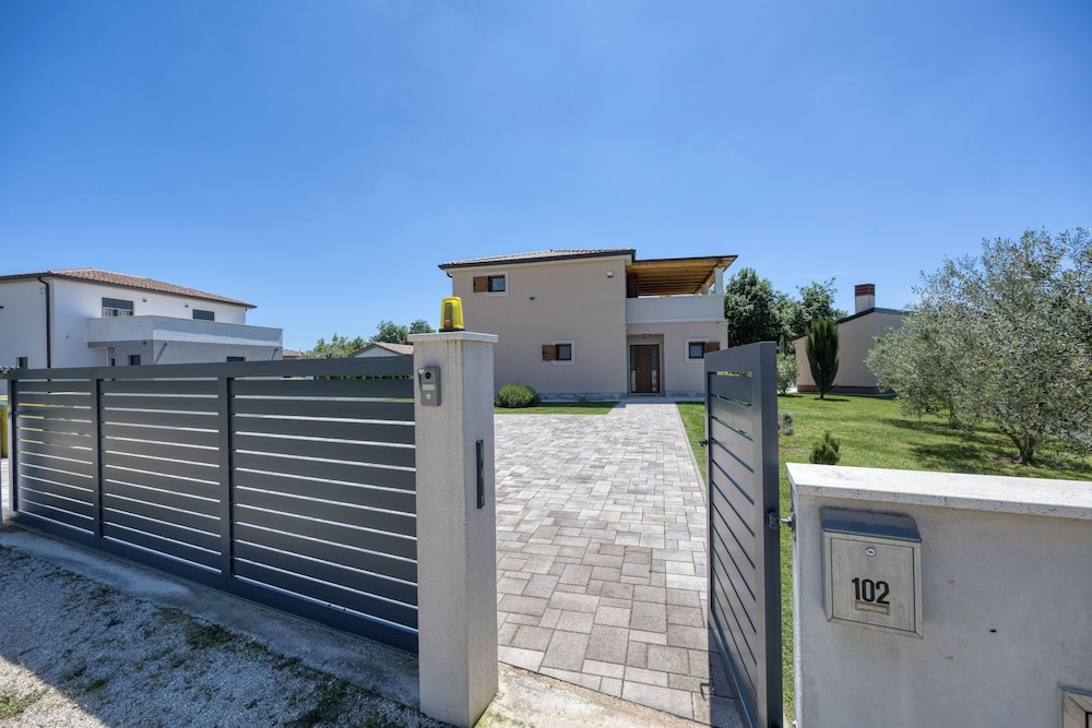 Pool and Fun Villa Stella Klarici