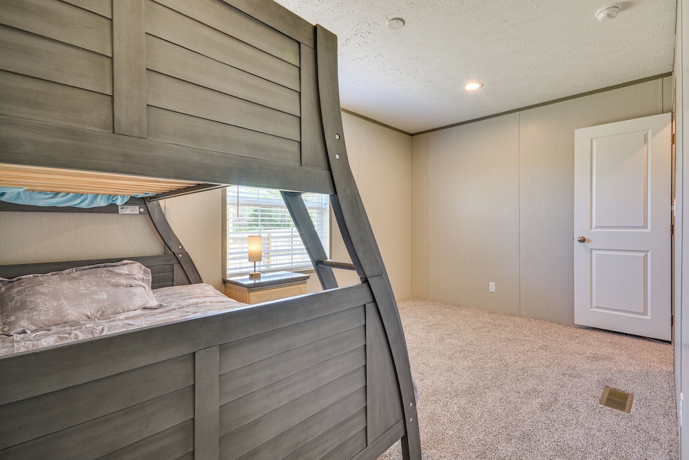 8 Mi to Main Street: Home w/ Yard in Bedford!