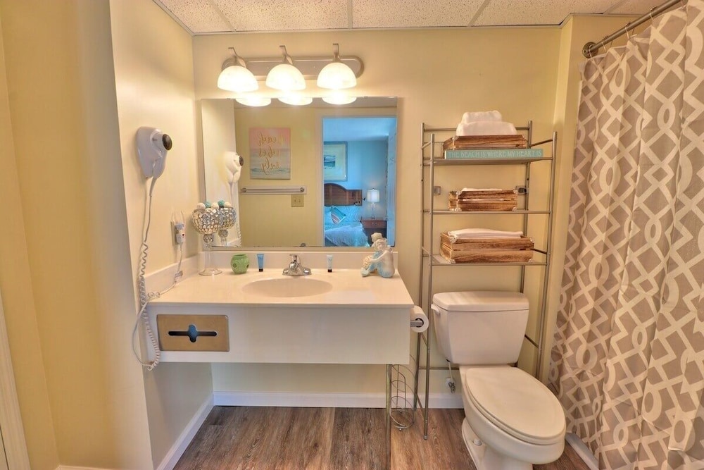 Holiday Sands South 411 2 Bedroom Condo