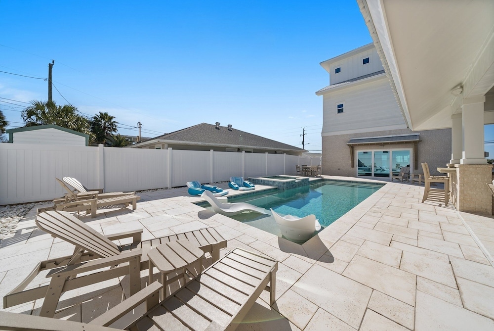 Pink Tequila Sunrise 7 Bedroom Home