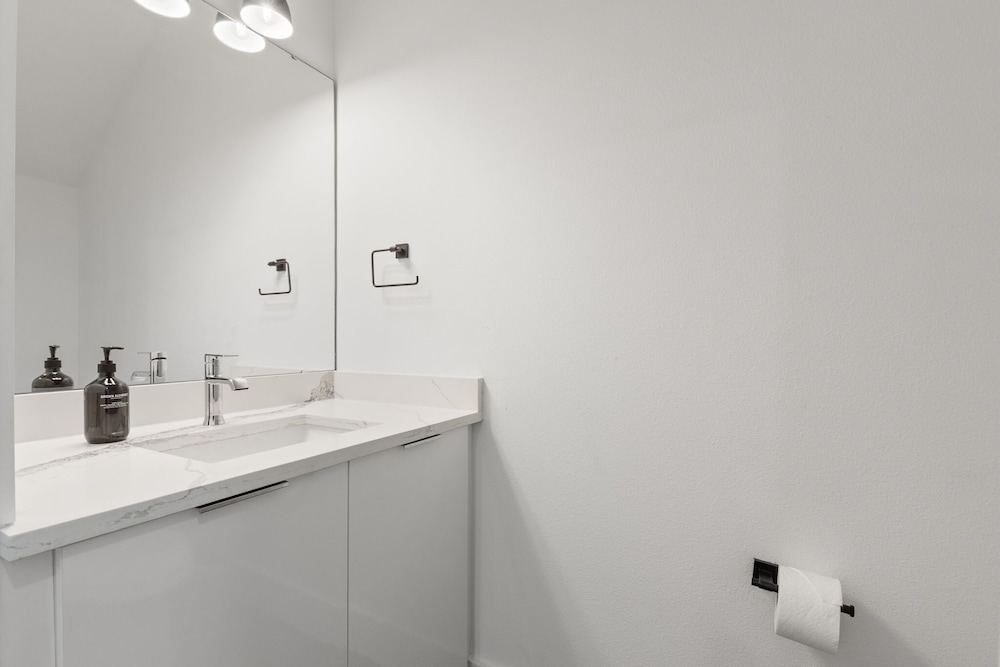 NEW Casa Sol Casa Cielo - Luxurious Newly Built Tampa Townhouses In Prime Location