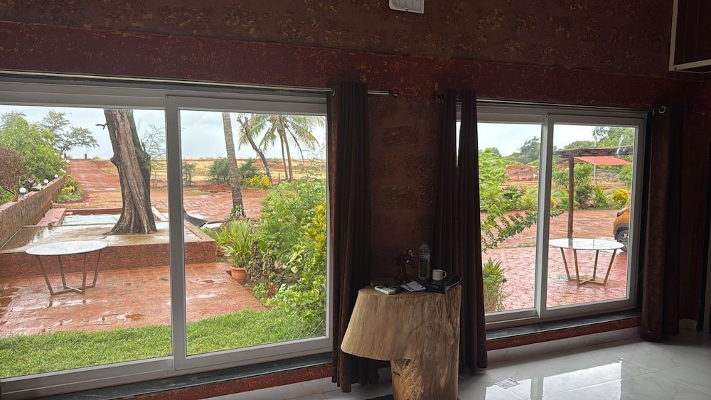 Rocky's Beach Stay