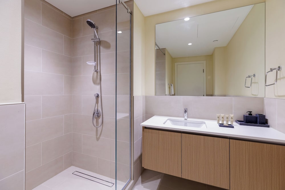 Maison Privee - Creekside Elegance w/ Canal Vws at Creek Beach