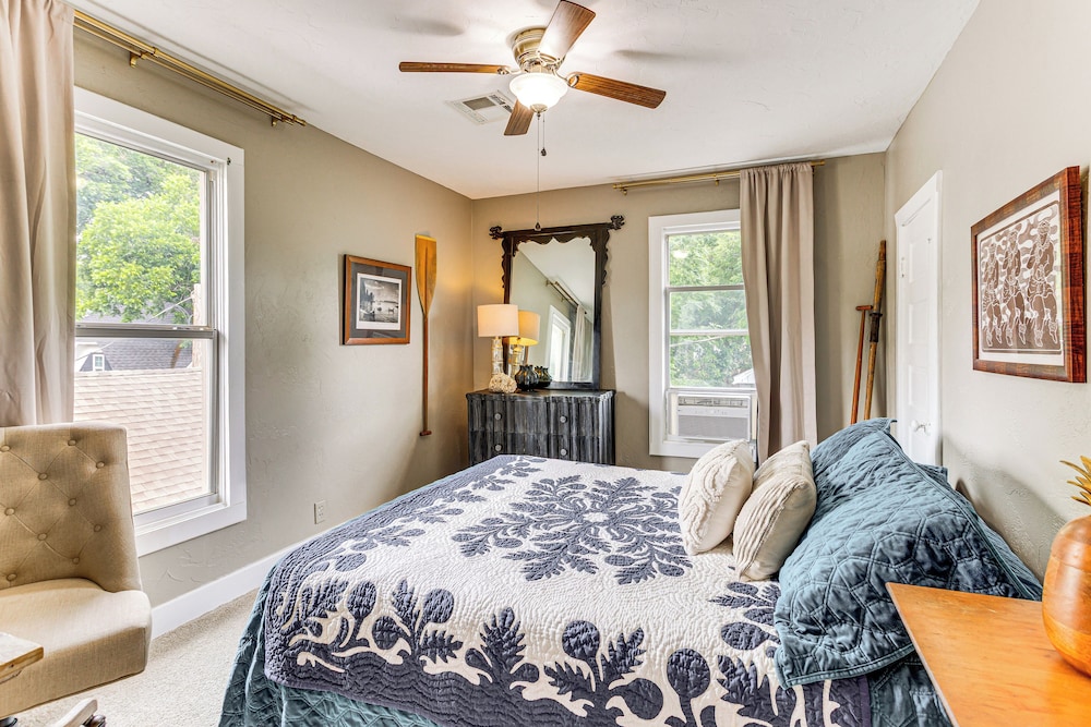 Walk to Downtown: Historic Guthrie Home on Mansur