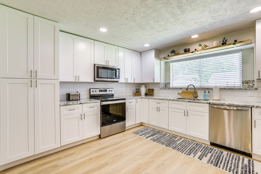 5 Mi to Lake Houston: Family Home in Humble