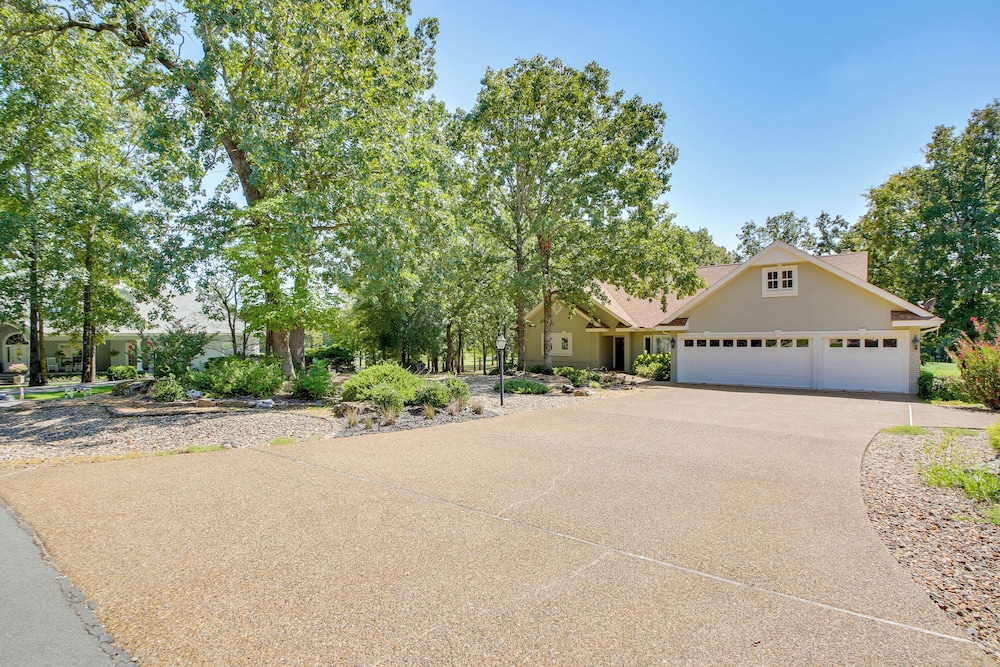 Golf Course View: Elegant Hot Springs Village Home