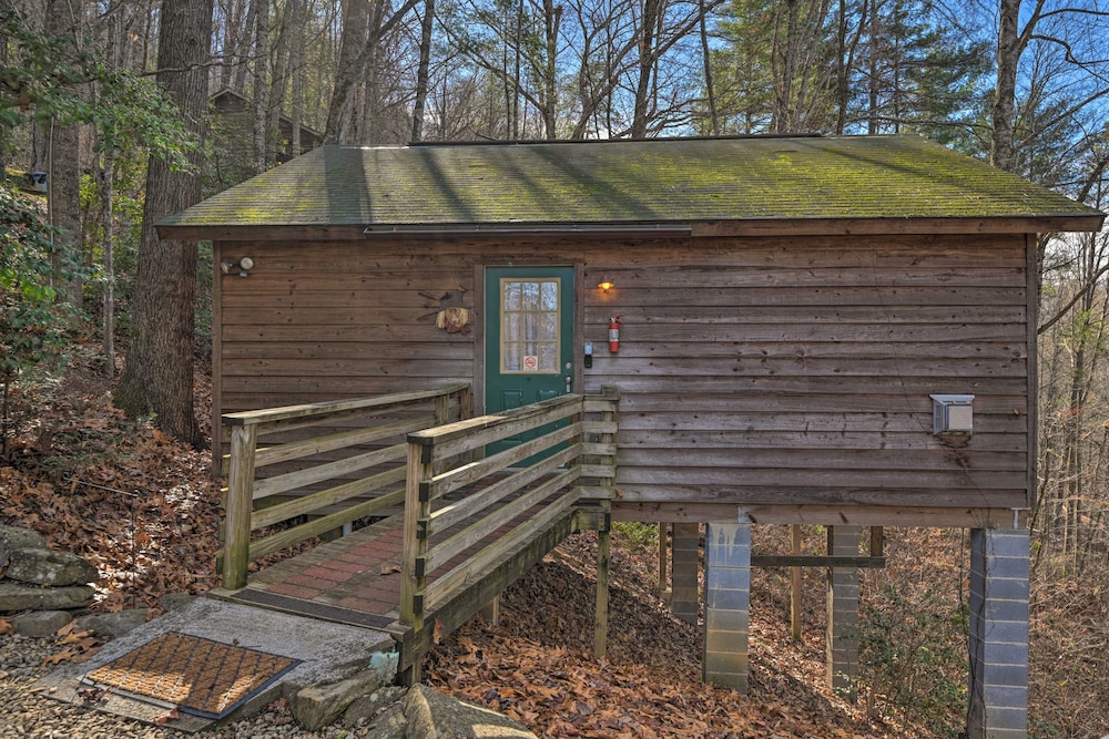 Secluded Nantahala 'gone Hunting' Cabin w/ Hot Tub view 2