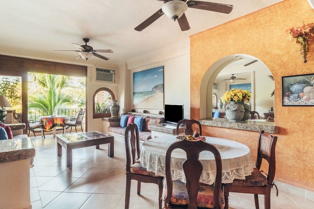 Ocean View 1Br Condo-balcony-beach-pool - 301