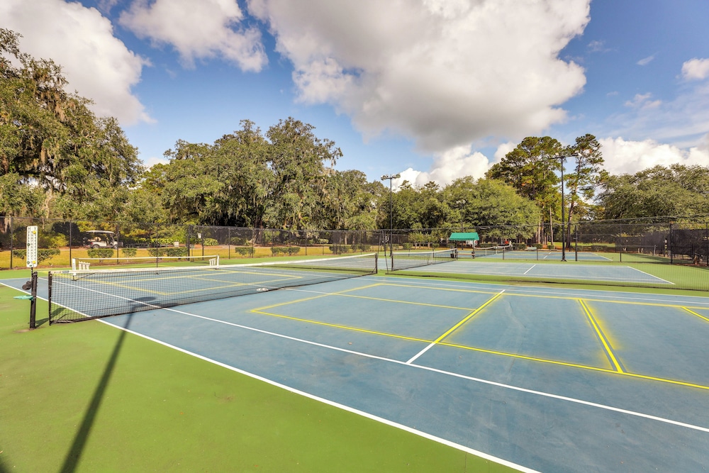 Pets Welcome, Golf Course View: Legend Oaks Home!