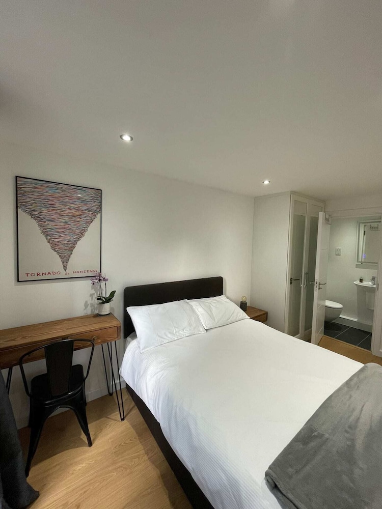 Stunning 3BD Maisonette W/balcony - Old Street!