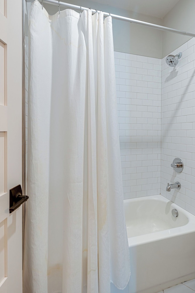 Merry Melrose -mins to Broadway- Sleeps 6