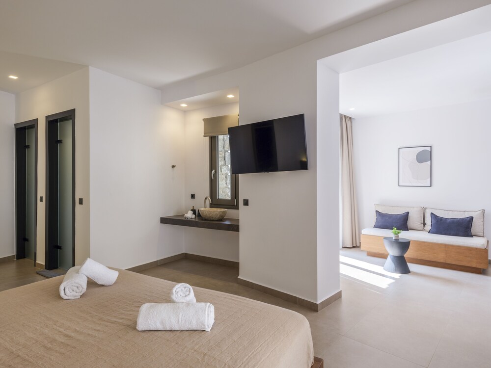 Evi Suites & Villas