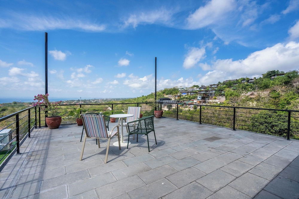 Jiya Villa Uluwatu - Panoramic Terraces with Stunning Views, Luxury Service and Entertainment