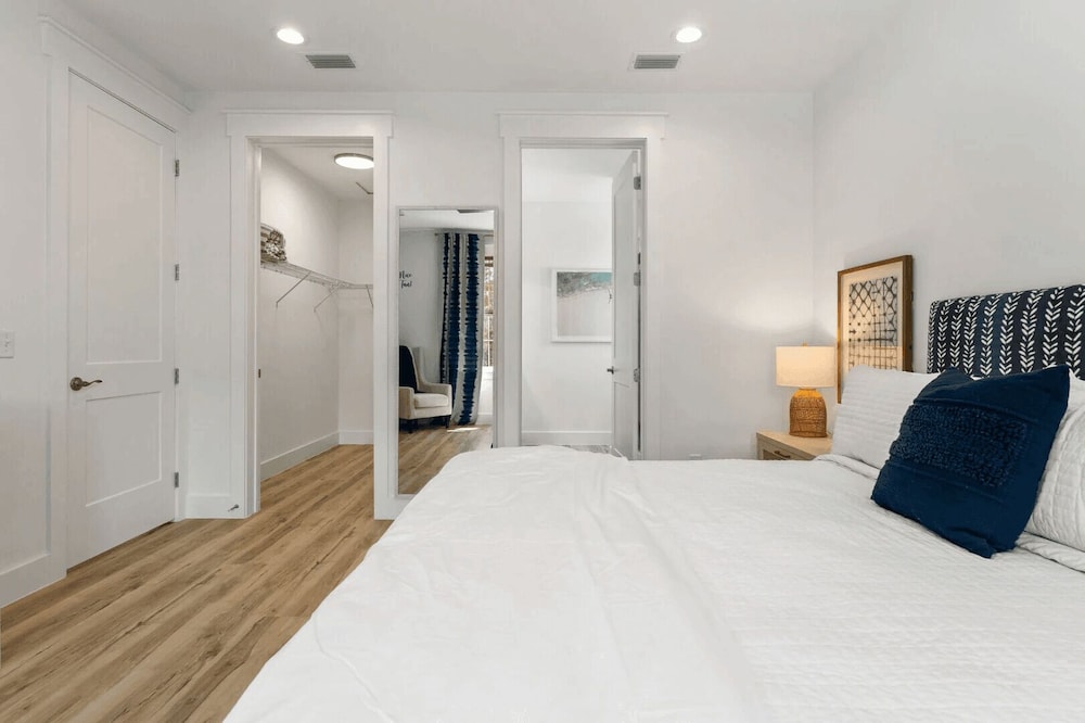 Chic Shack by Avantstay Private Pool, Walk to Beach, Sleeps 13!