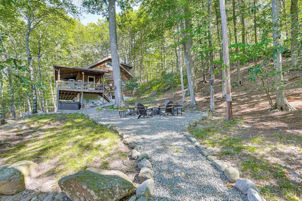 < 1 Mi to Lake: Cabin w/ Hot Tub in Greentown!