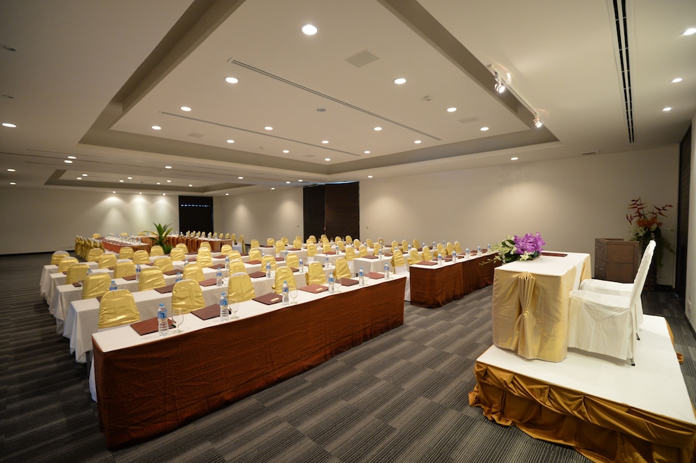 Grand Southsea Khaolak Beach Resort