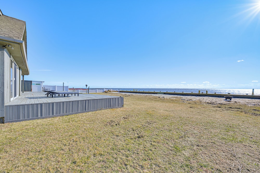 Bayfront Home in Patchogue w/ Deck & Fishing Dock