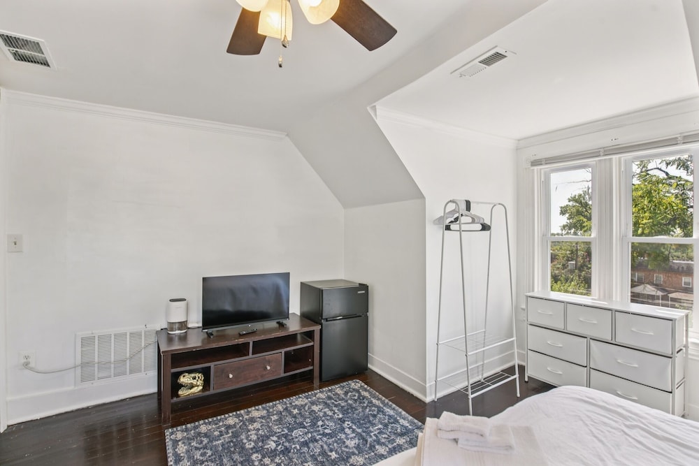 Charming Victorian Home With Porch & Large Yard 7 Bedroom Home