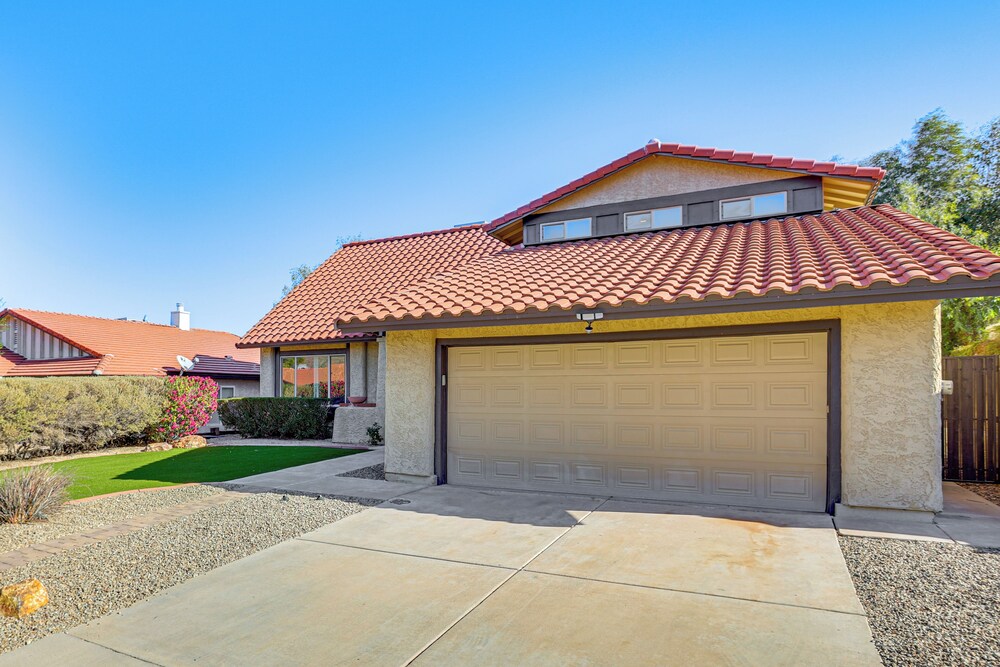 Hike, Golf & Explore: Large Phoenix Home w/ Grill