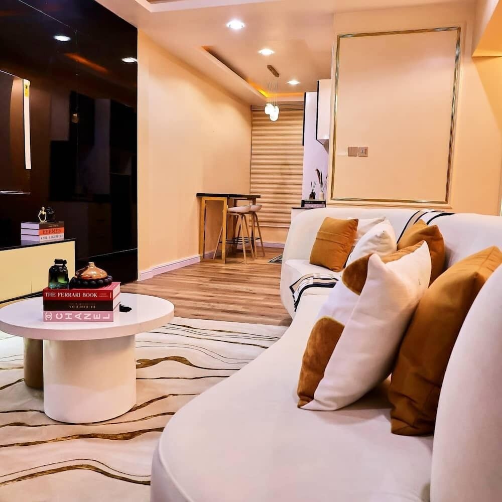 Purple Lavender Court Apartment