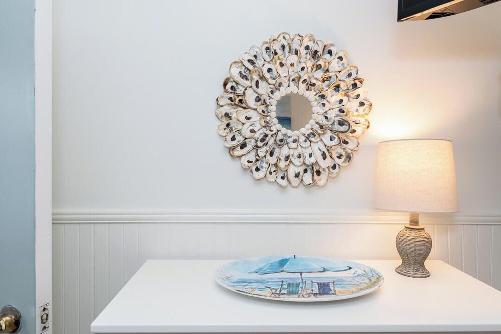 Newly Renovated Sunsuite! Centrally Located With Resort Access!