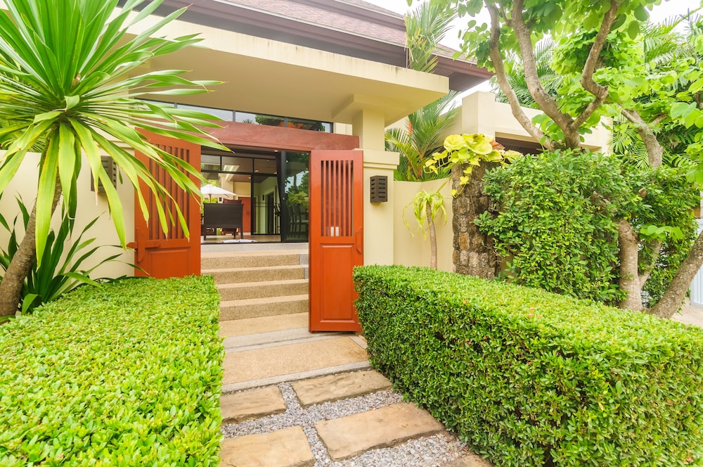 Nai Harn Baan-Bua Villas