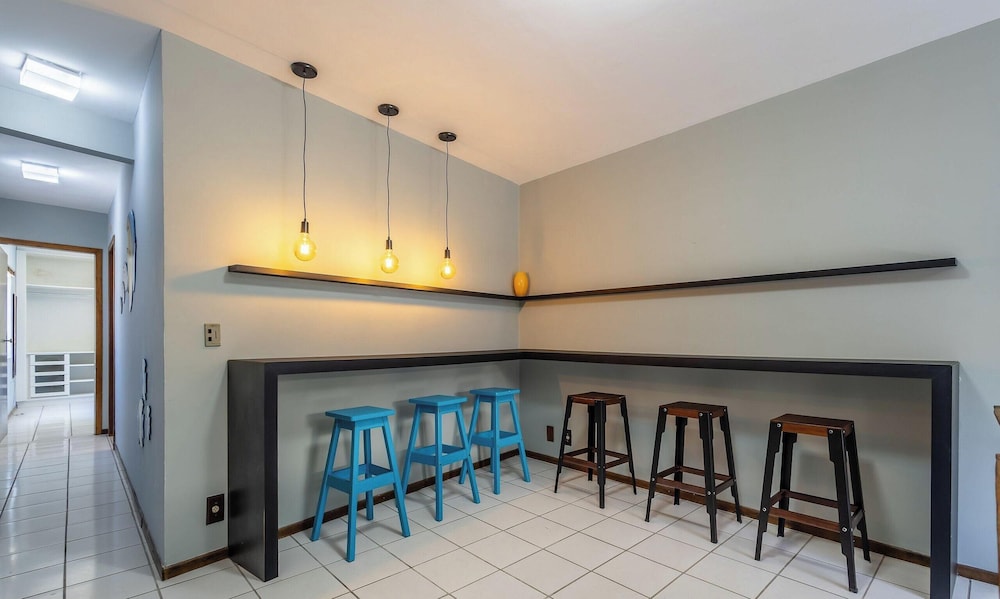 Apt in Condo w/ Pool 140 m From the Beach Rar0213