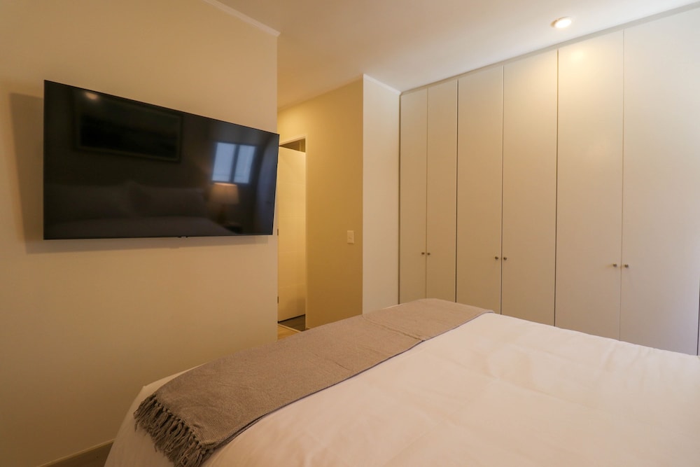 w Breathtaking 2BR With Balcony in Miraflores