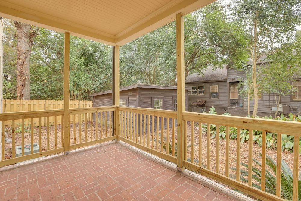 Peaceful Townhome: 2 Mi to Downtown Montgomery!