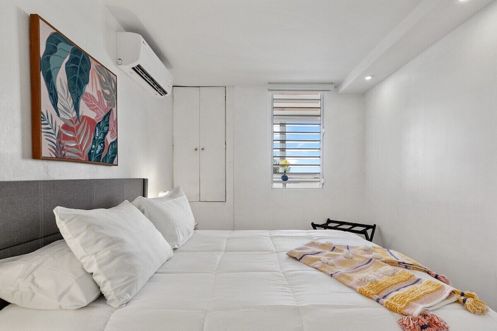Puerto Rico Condado Beachfront w Pool Rental Otium Rentals - Property Image 26