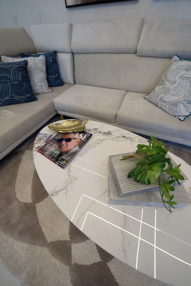 Enjoy Stylish 3br 3, 5b Stylish, Downtown Ocean View
