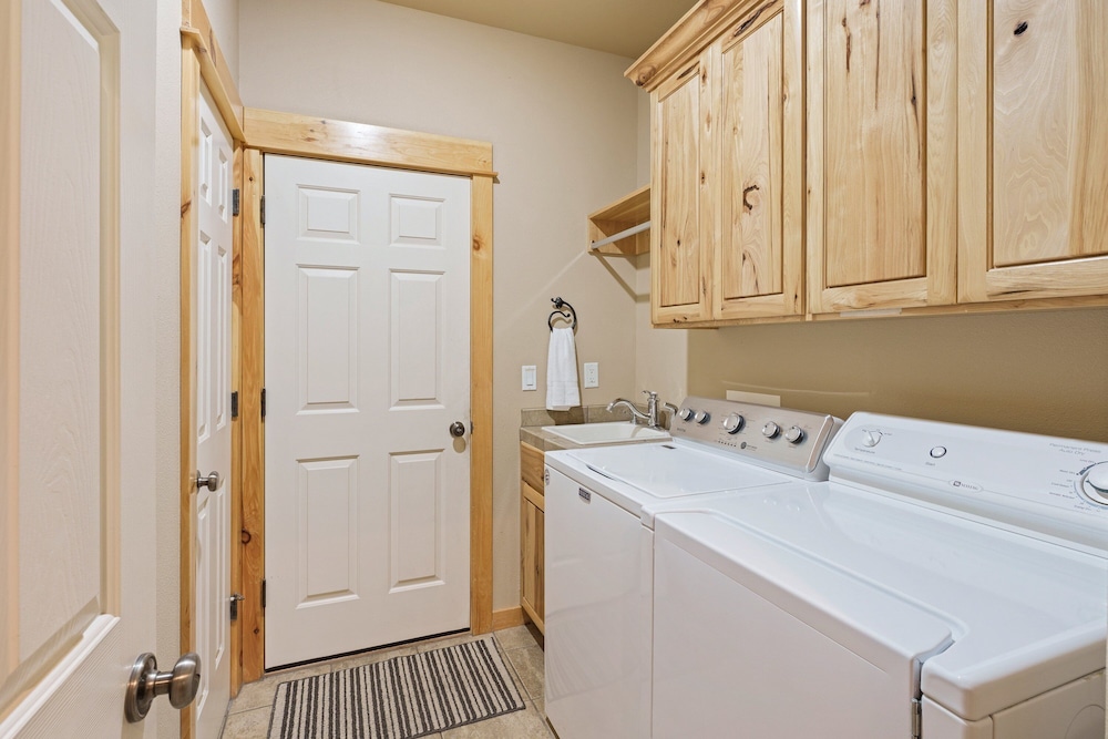 Poplar 16 5 Bedroom Home