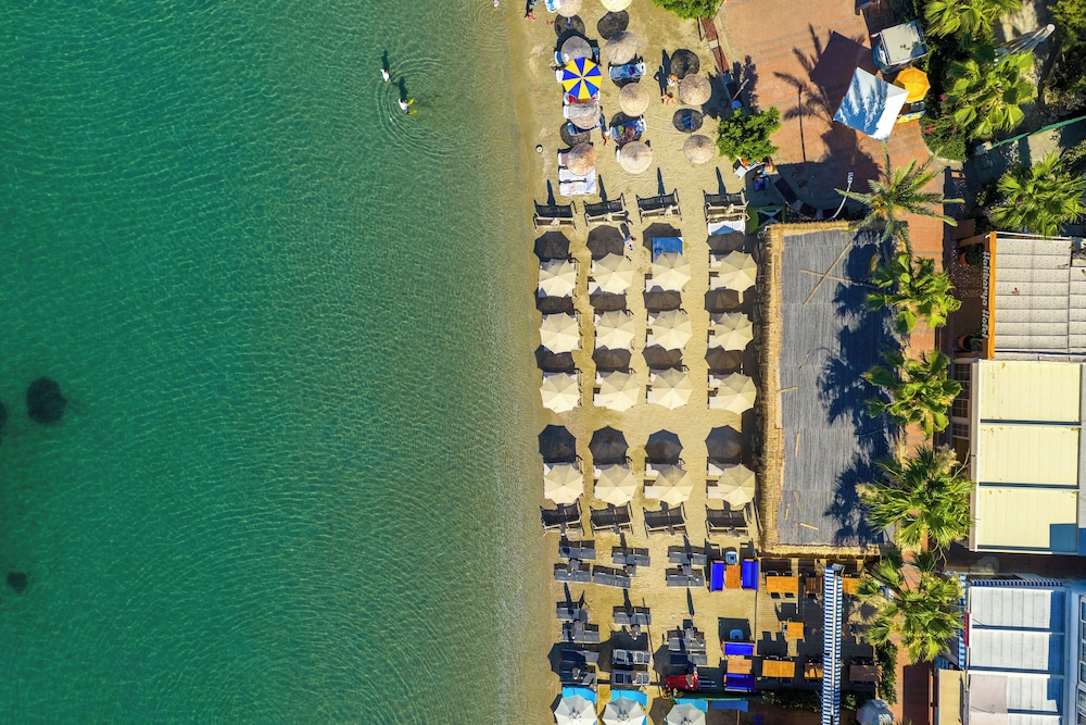 Halikarya Hotel & Restaurant Beach
