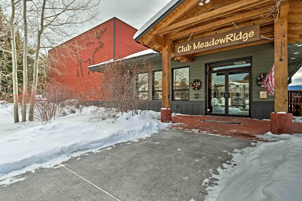 Luxe Fraser Condo: Community Pool and Hot Tub Open