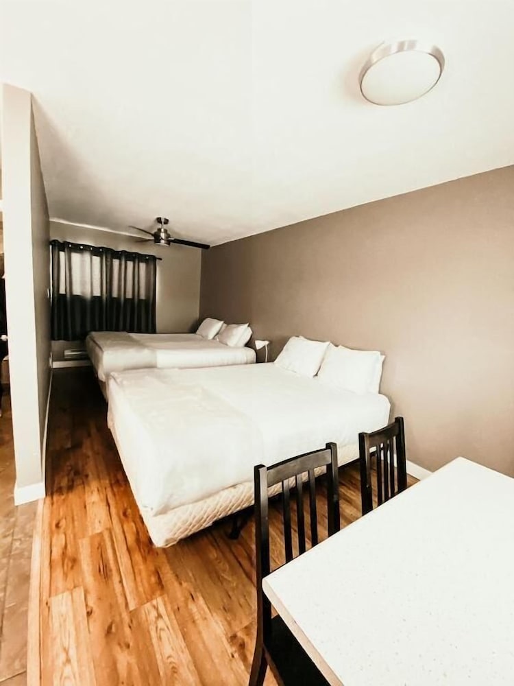 Hinton Highway Inn